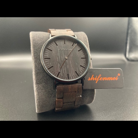 Handcrafted wooden watch - Picture 2 of 3